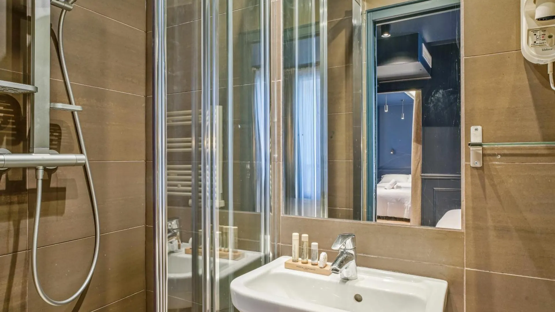 Hotel Clemence Paris